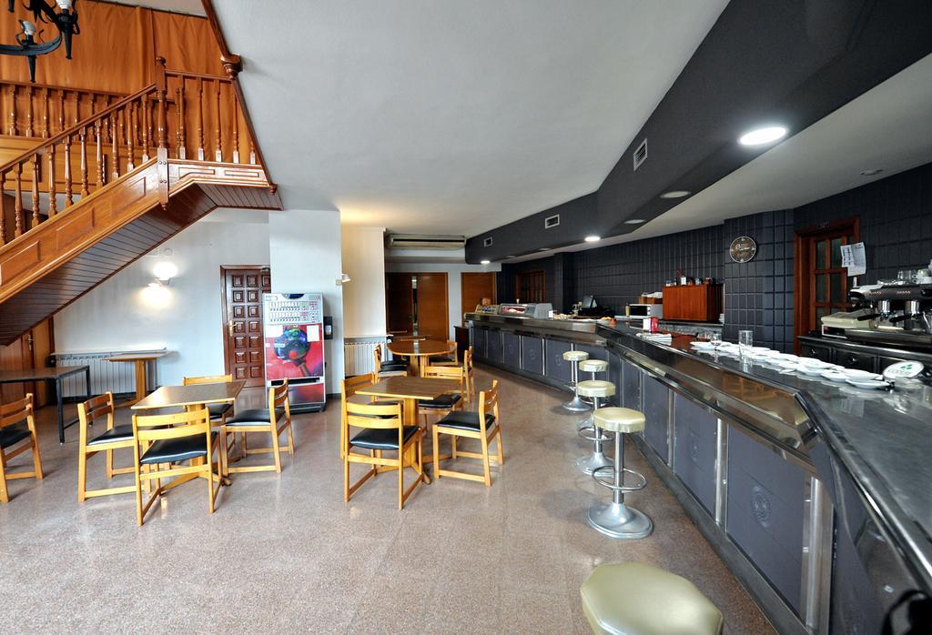 Monzón Hostal La Carrasca מראה חיצוני תמונה