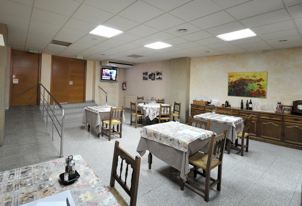 Monzón Hostal La Carrasca מראה חיצוני תמונה