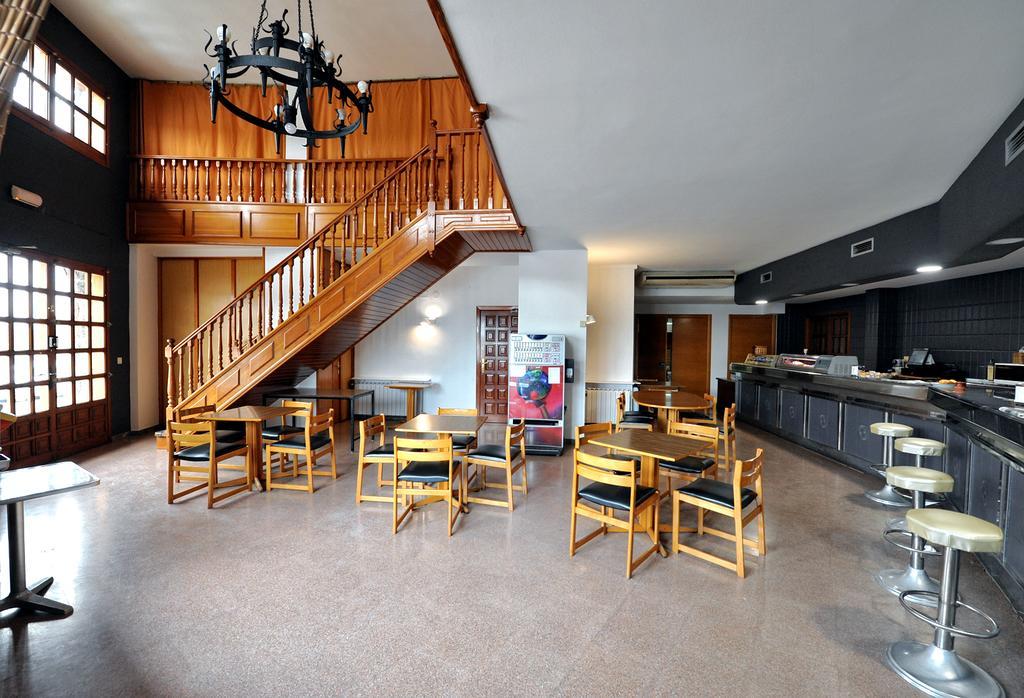Monzón Hostal La Carrasca מראה חיצוני תמונה