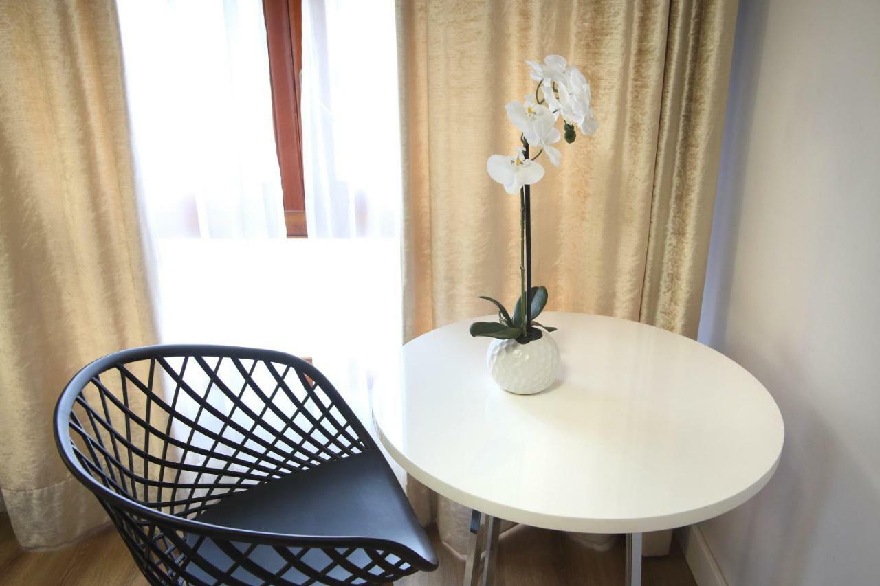 Monzón Hostal La Carrasca מראה חיצוני תמונה
