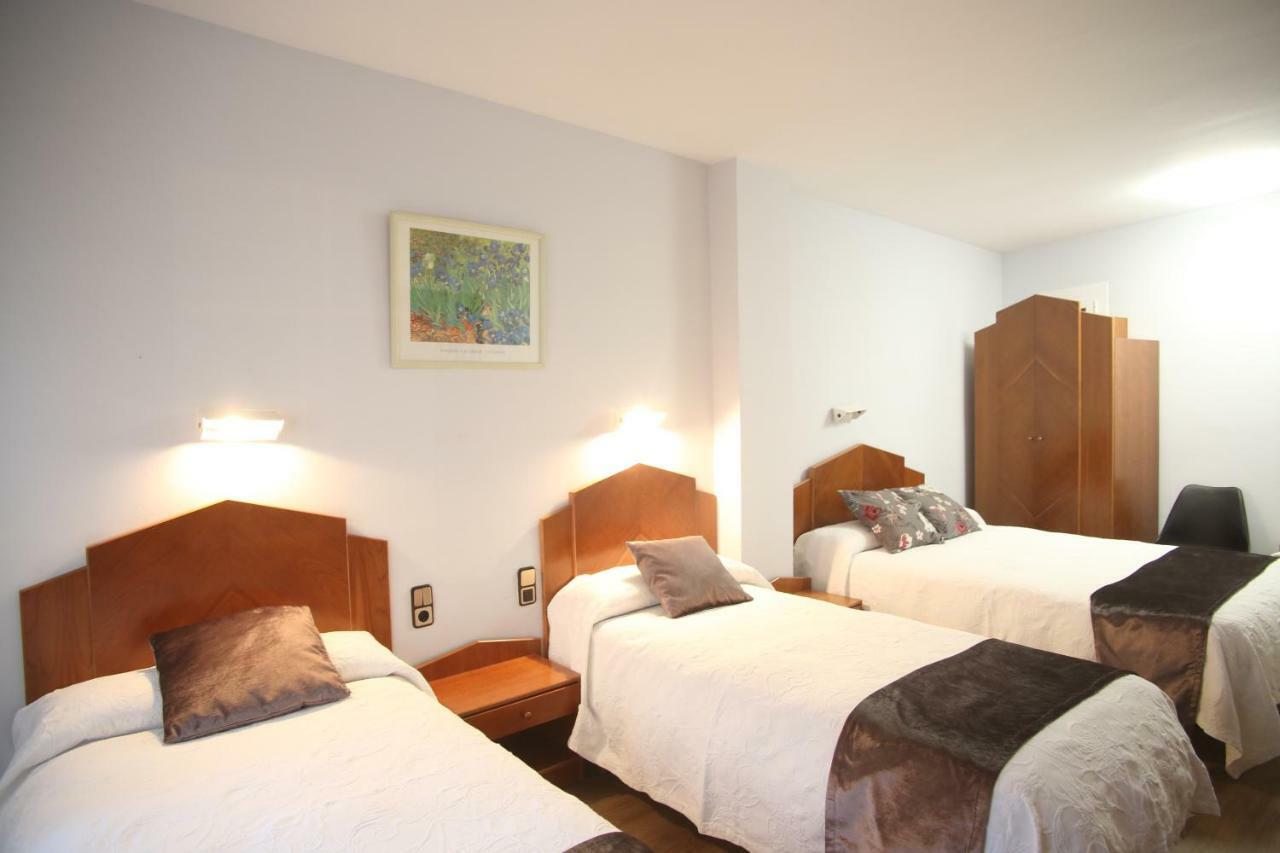 Monzón Hostal La Carrasca מראה חיצוני תמונה