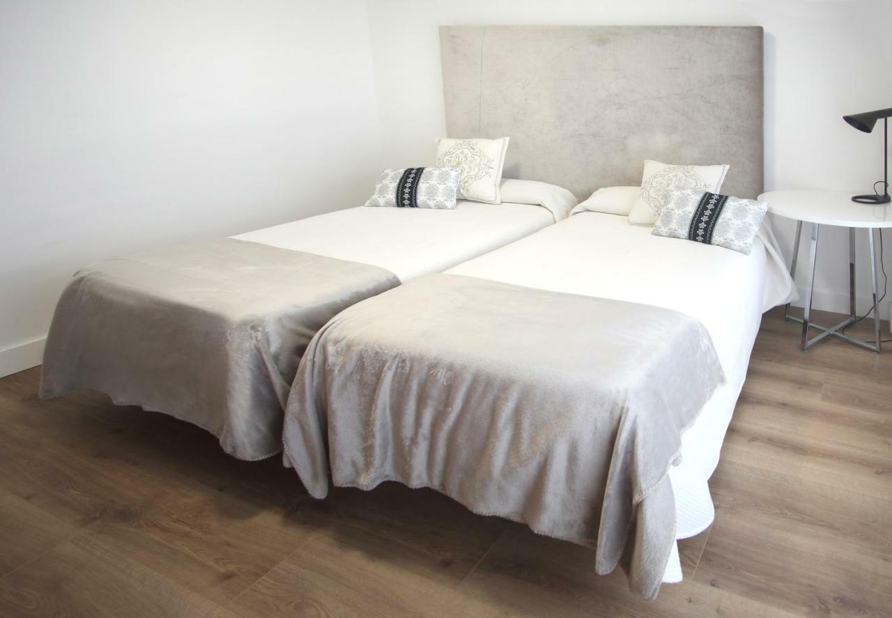 Monzón Hostal La Carrasca מראה חיצוני תמונה