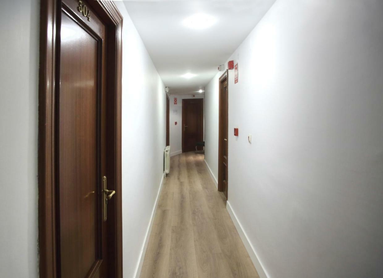 Monzón Hostal La Carrasca מראה חיצוני תמונה