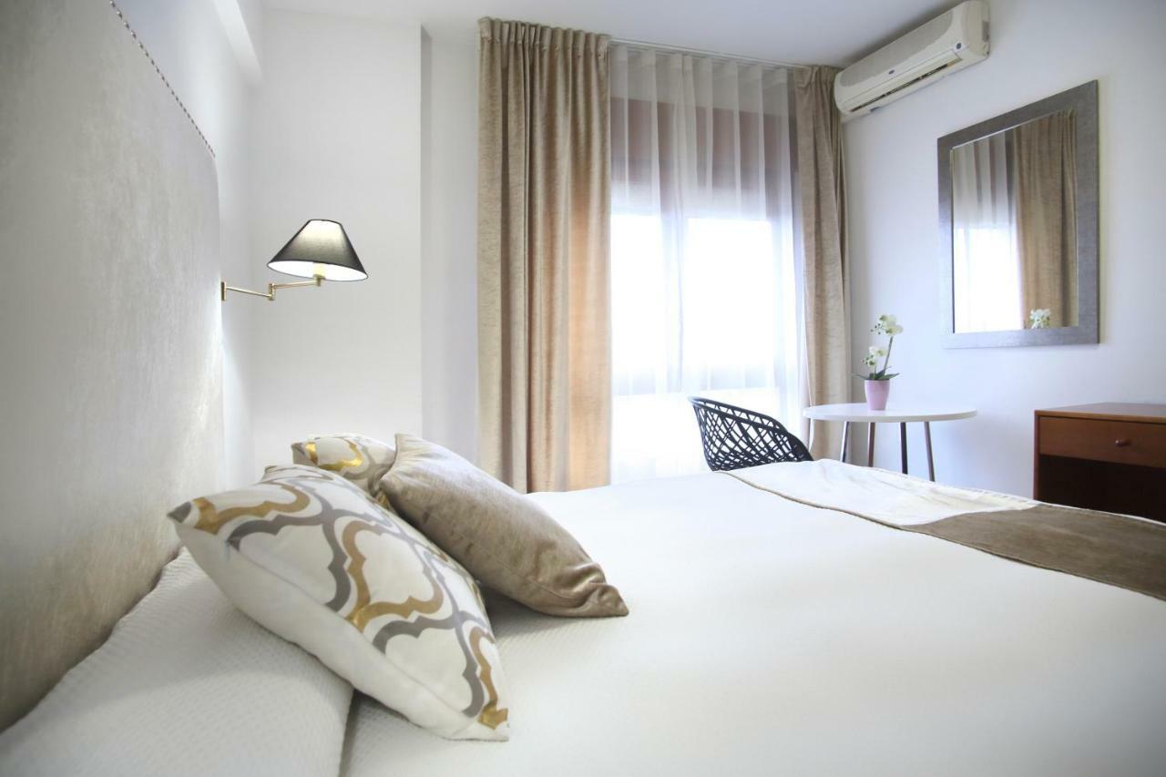 Monzón Hostal La Carrasca מראה חיצוני תמונה
